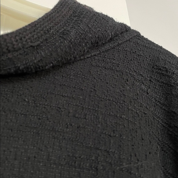 Max Studio Top Women Size M Black Textured Fabric Cropped Scooped Hemline - Picture 2 of 14